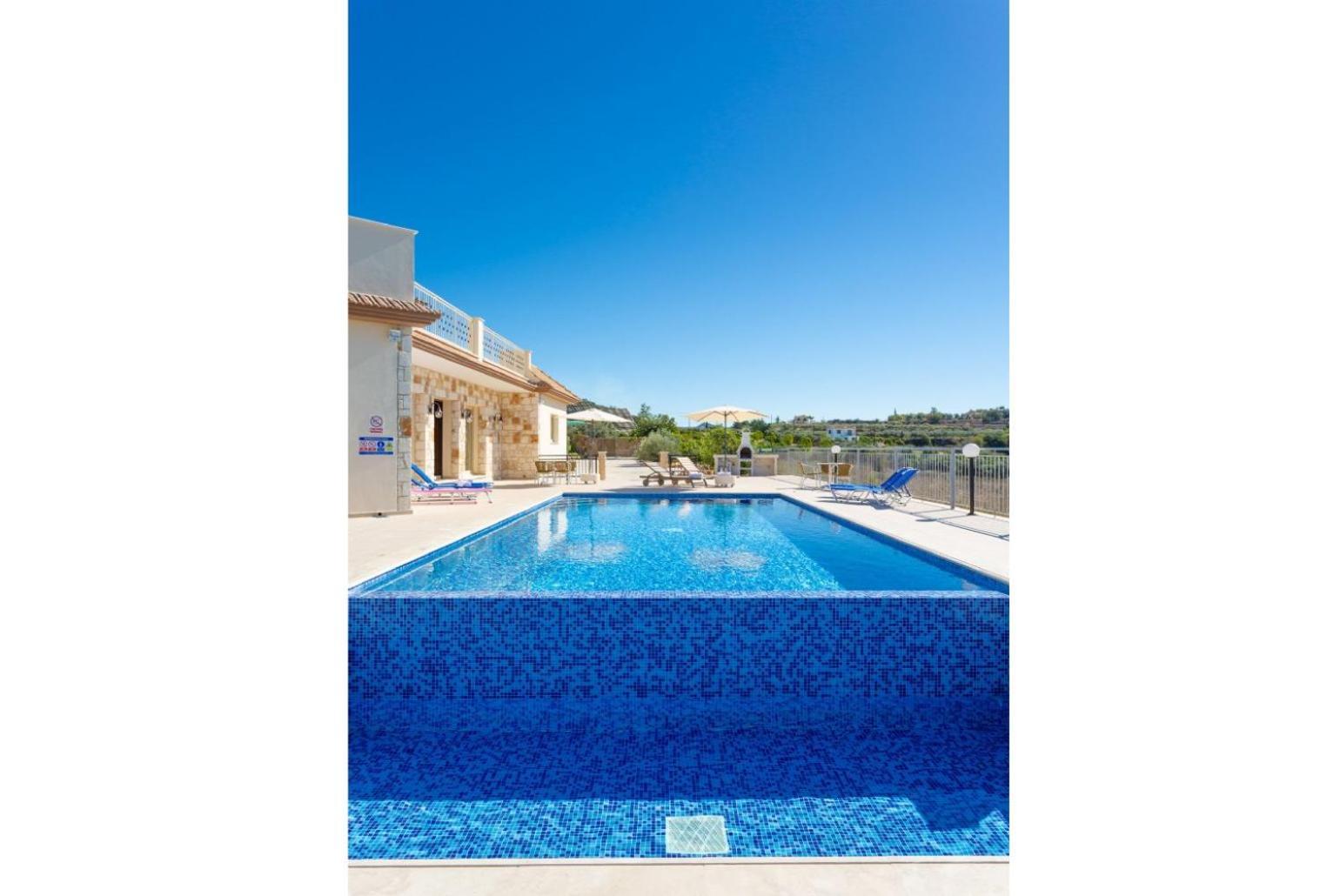 Villa Christel Lachi Luaran gambar