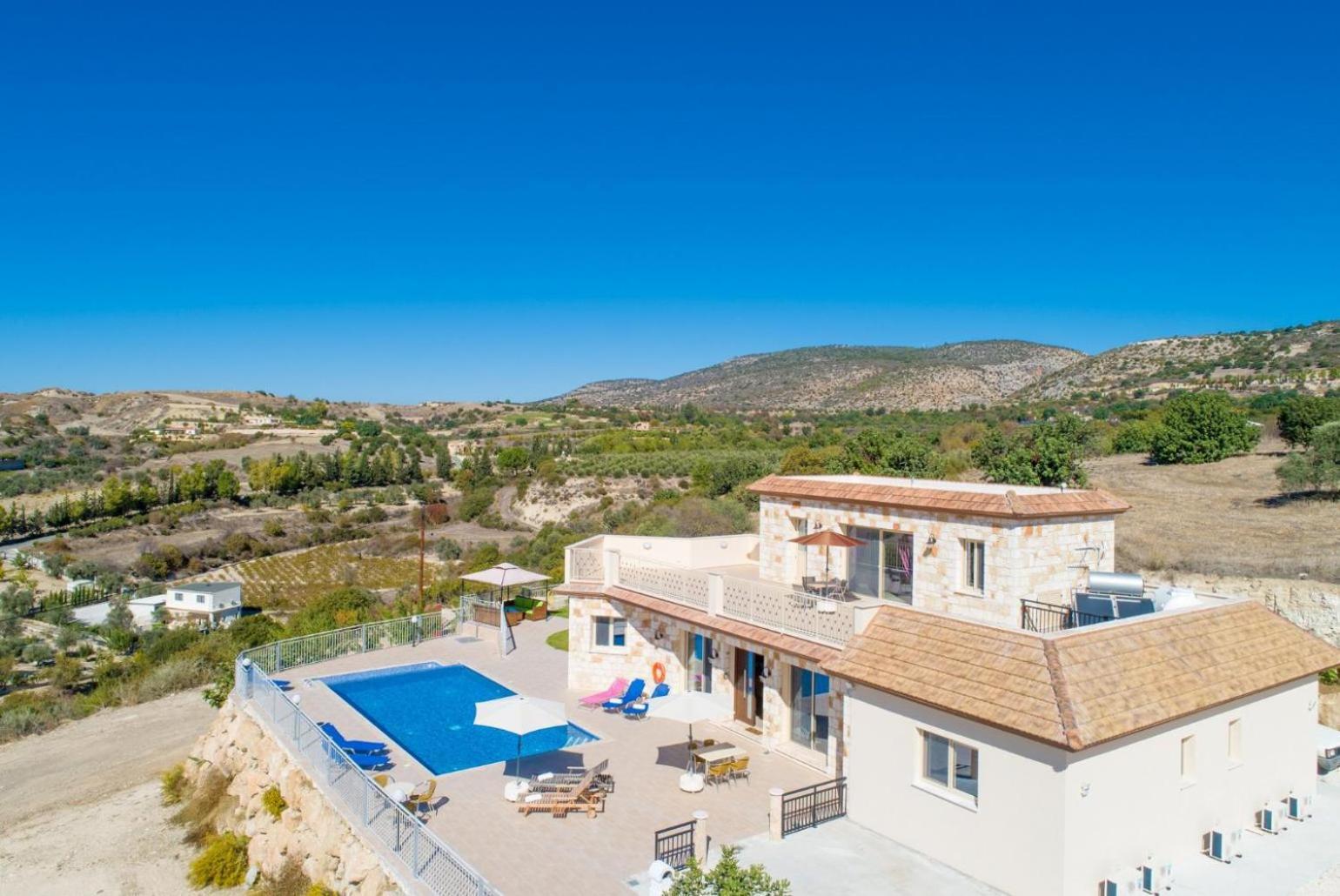Villa Christel Lachi Luaran gambar