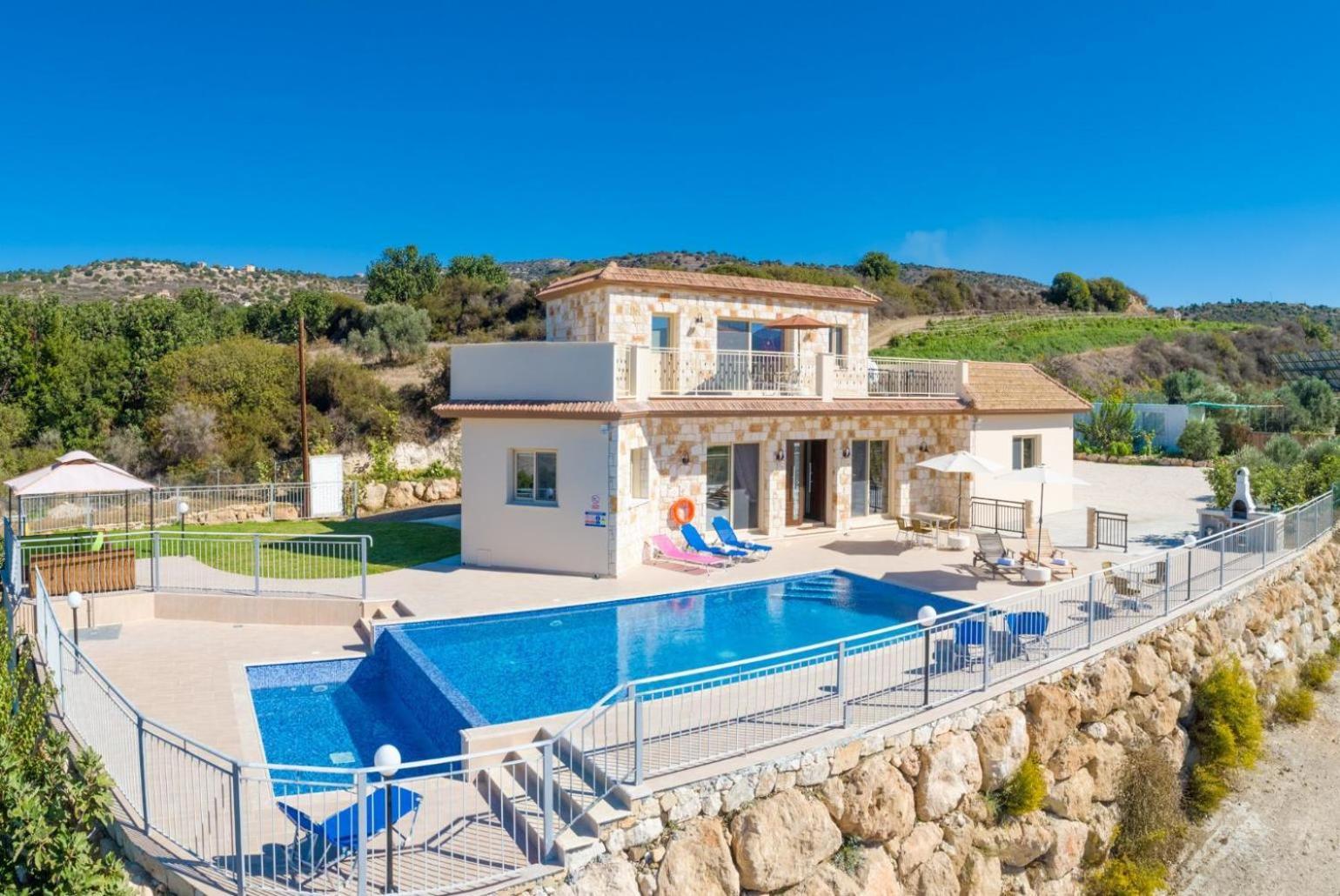 Villa Christel Lachi Luaran gambar